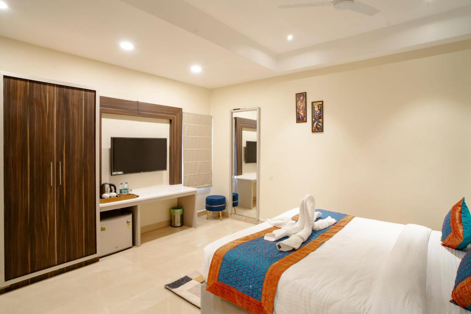 Hotel Omkar International Varanasi --A Premium Luxury Hotel -- 5-Star Feel At An Affordable Price -- — Photos 3