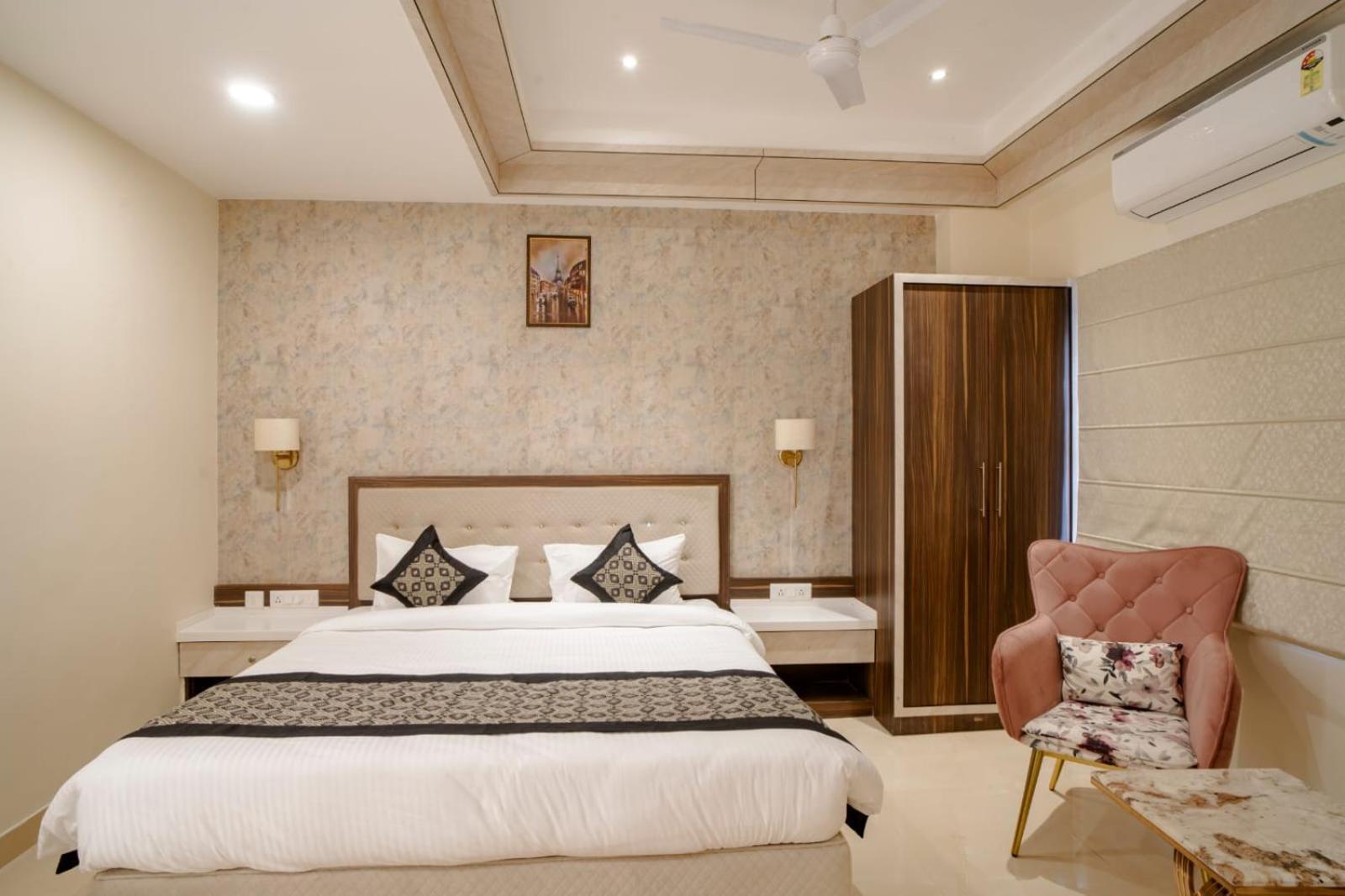 Hotel Omkar International Varanasi --A Premium Luxury Hotel -- 5-Star Feel At An Affordable Price -- — Photos 1