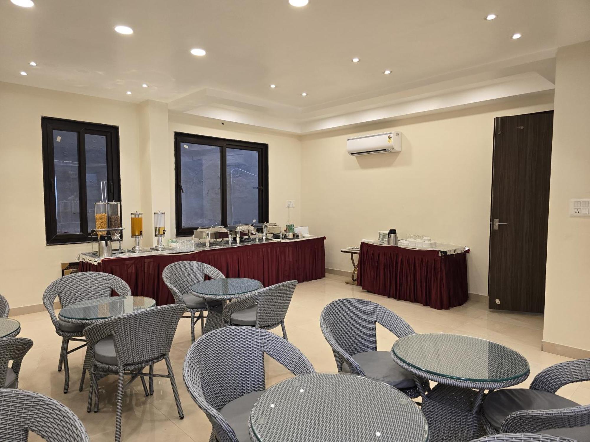 Hotel Omkar International Varanasi --A Premium Luxury Hotel -- 5-Star Feel At An Affordable Price --, Varanasi